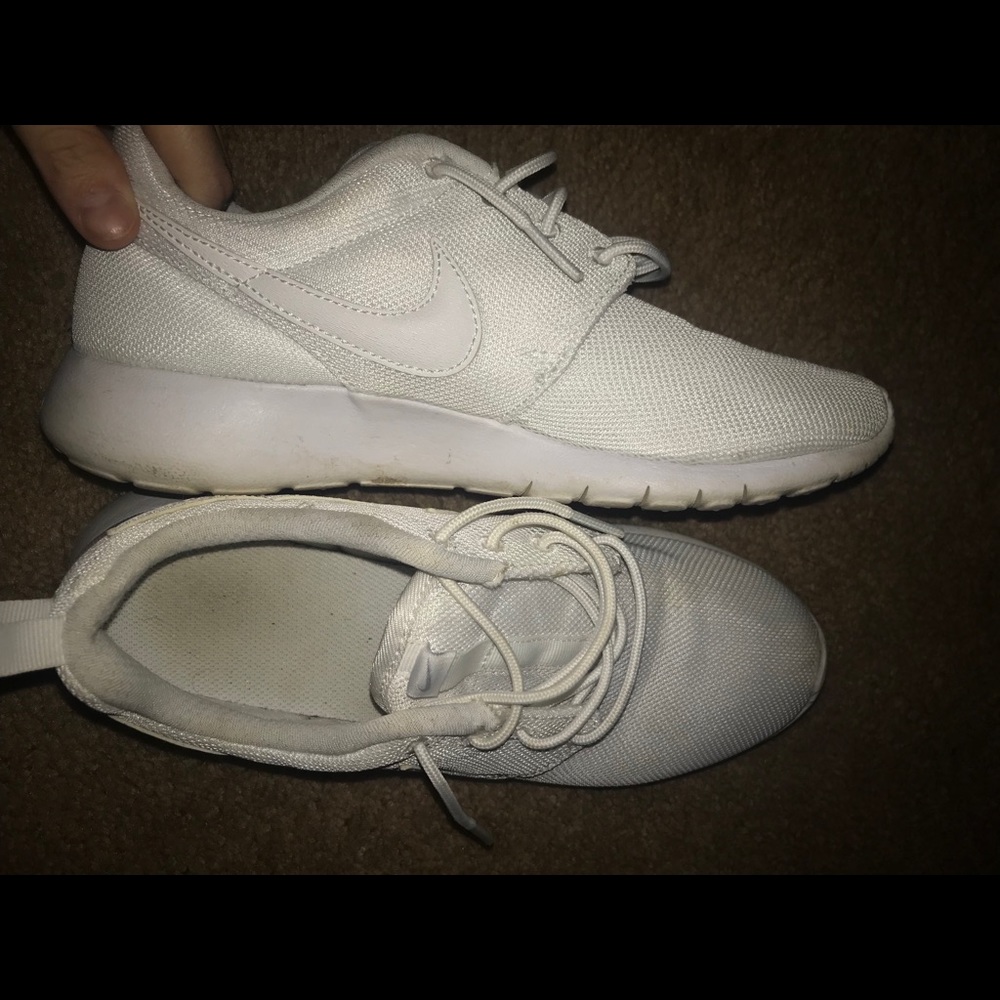 Nike All White Roshes